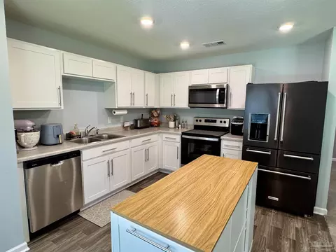 Kitchen - 6433 June Bug Dr, Milton, FL 32583 photo 2 of 2