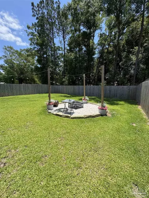 Exterior - 6433 June Bug Dr, Milton, FL 32583 photo 6 of 6