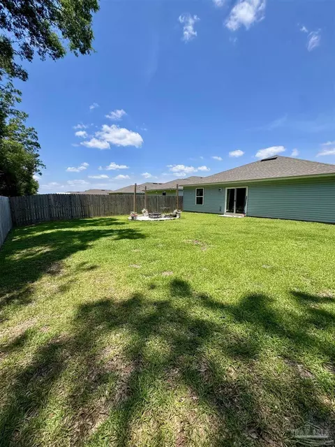 Exterior - 6433 June Bug Dr, Milton, FL 32583 photo 5 of 6