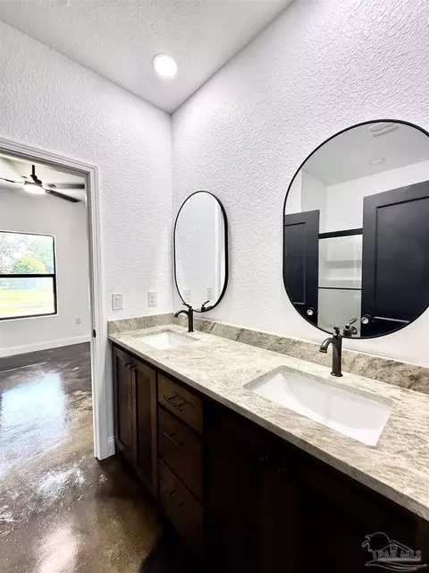 Bath - 13748 N Hwy 87, Jay, FL 32565 photo 4 of 6