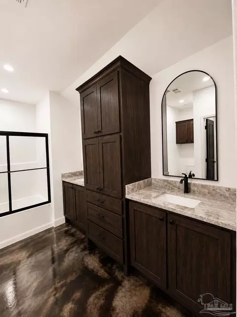 Bath - 13748 N Hwy 87, Jay, FL 32565 photo 1 of 6