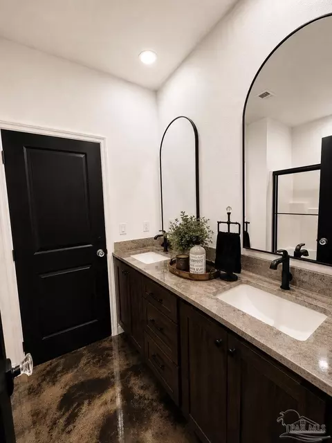 Bath - 13748 N Hwy 87, Jay, FL 32565 photo 2 of 6