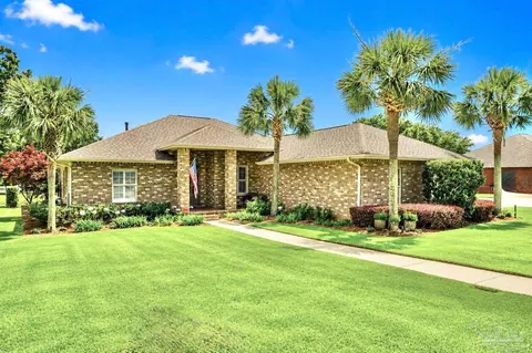 5390 Southlake Dr, Pace, FL 32571