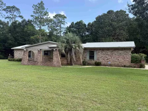 5580 Woodridge Dr, Milton, FL 32570