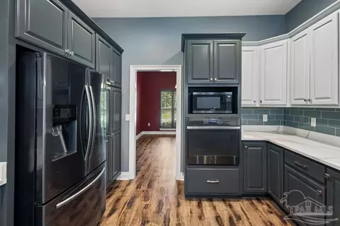 Kitchen - 4254 Spring St, Jay, FL 32565 photo 4 of 5