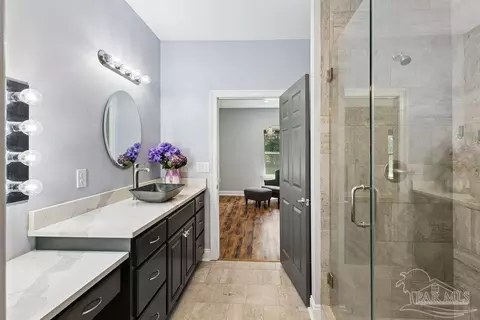 Bath - 4254 Spring St, Jay, FL 32565 photo 1 of 4