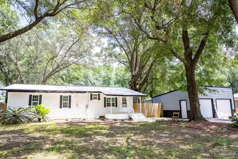6622 Hinote St, Milton, FL 32570