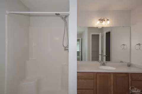 Bath - 4724 Spears St, Pace, FL 32571 photo 4 of 5