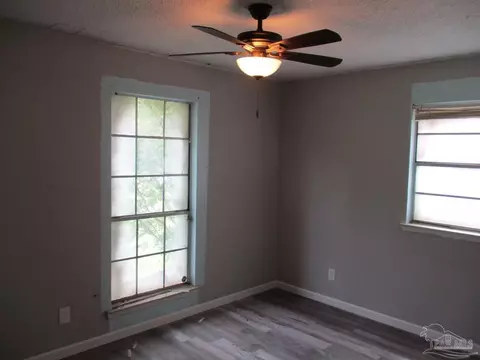 Bedroom - 5530 Hamilton Bridge Rd, Milton, FL 32570 photo 5 of 10