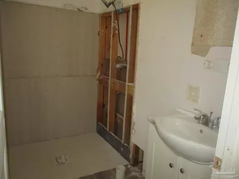 Bath - 5530 Hamilton Bridge Rd, Milton, FL 32570 photo 5 of 6