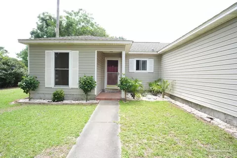 2005 Commodore Dr, Navarre, FL 32566