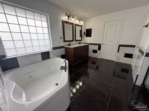 Bath - 1044 Aden Ct, Milton, FL 32583 photo 1 of 3