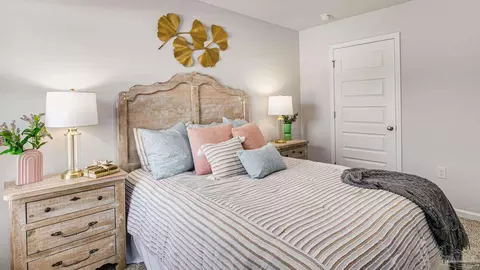 Bedroom - 9695 Dutton Ln, Milton, FL 32583 photo 6 of 14