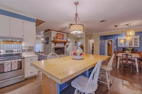 Kitchen - 5049 Guernsey Rd, Pace, FL 32571 photo 4 of 5