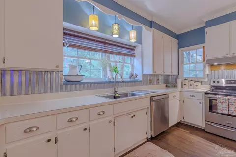 Kitchen - 5049 Guernsey Rd, Pace, FL 32571 photo 3 of 5