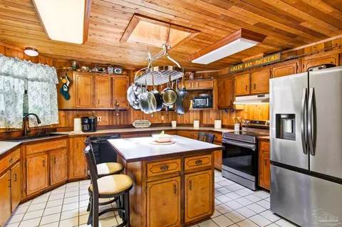 Kitchen - 5649 Dove Dr, Pace, FL 32571 photo 4 of 6