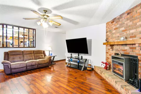Living - 5649 Dove Dr, Pace, FL 32571 photo 4 of 5