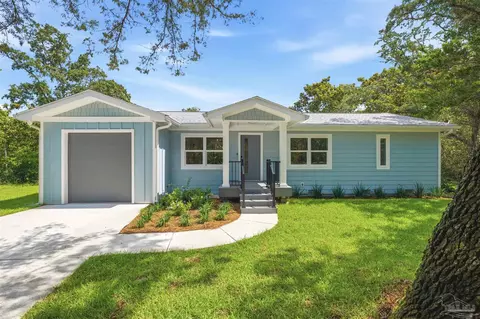 5456 Spruce St, Gulf Breeze, FL 32563