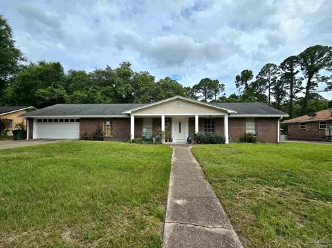 8235 Sedgefield Dr, Pensacola, FL 32507