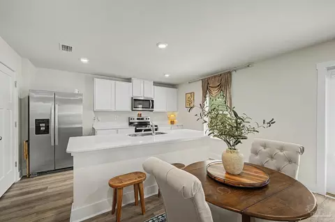 Kitchen - 4915 Valor Ct, Pace, FL 32571 photo 4 of 7