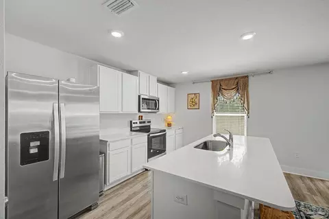 Kitchen - 4915 Valor Ct, Pace, FL 32571 photo 6 of 7