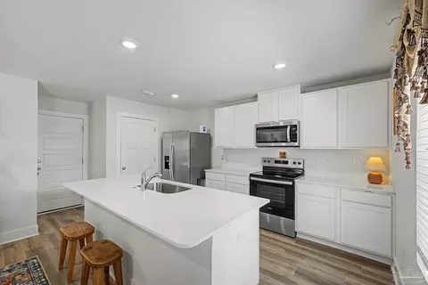 Kitchen - 4915 Valor Ct, Pace, FL 32571 photo 5 of 7