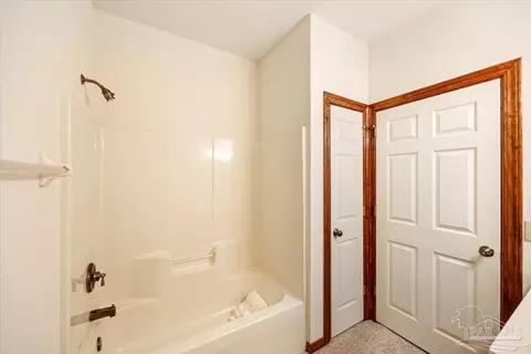 Bath - 5875 Hogans Aly, Milton, FL 32570 photo 2 of 4