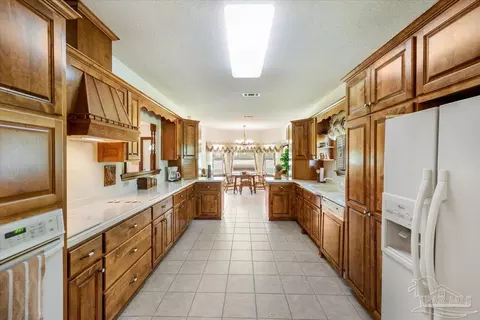 Kitchen - 5875 Hogans Aly, Milton, FL 32570 photo 4 of 4