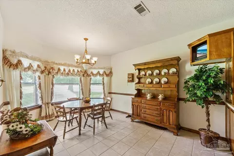 Dining - 5875 Hogans Aly, Milton, FL 32570 photo 4 of 6