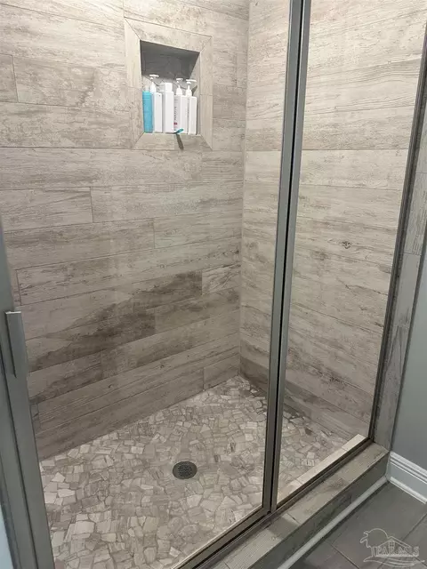 Bath - 6848 Buckthorn Cir, Pace, FL 32571 photo 4 of 12