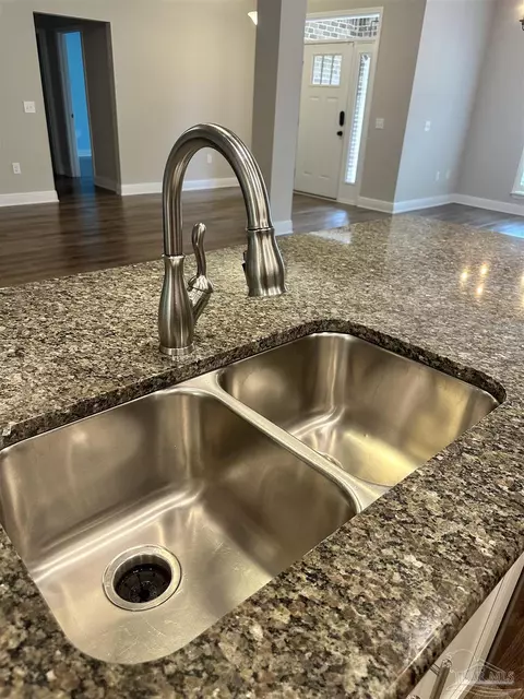 Kitchen - 6848 Buckthorn Cir, Pace, FL 32571 photo 5 of 9