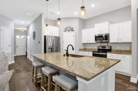 Kitchen - 1567 Hollow Point Dr, Cantonment, FL 32533 photo 4 of 6