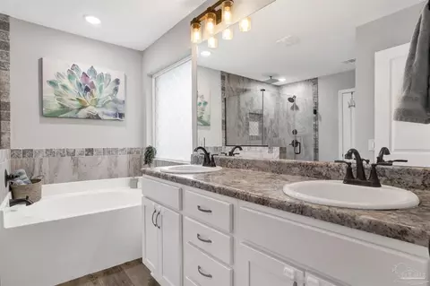 Bath - 1567 Hollow Point Dr, Cantonment, FL 32533 photo 2 of 4