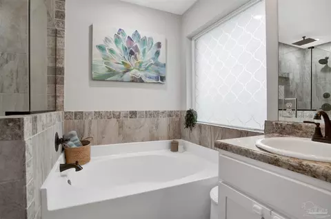Bath - 1567 Hollow Point Dr, Cantonment, FL 32533 photo 4 of 4