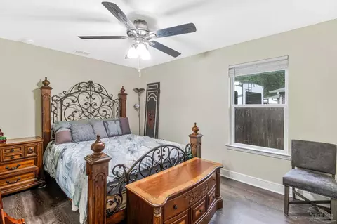 Bedroom - 5595 Cane Syrup Cir, Pace, FL 32571 photo 5 of 7