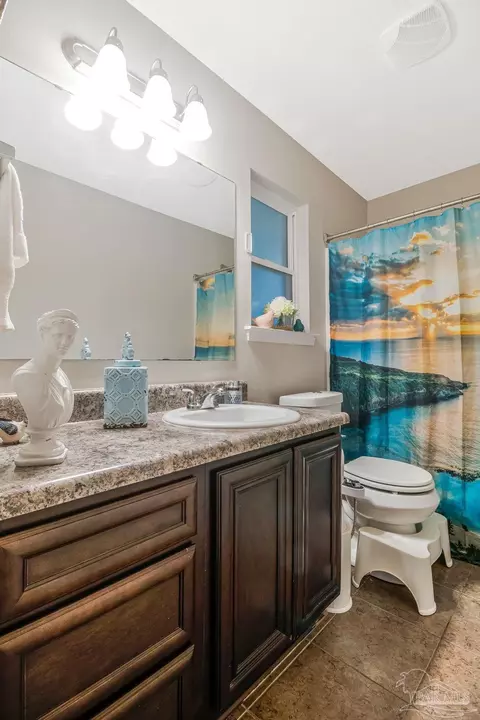 Bath - 5595 Cane Syrup Cir, Pace, FL 32571 photo 4 of 5