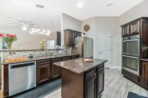 Kitchen - 5595 Cane Syrup Cir, Pace, FL 32571 photo 4 of 6