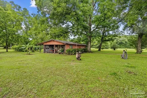 Exterior - 862 Us 90, Holt, FL 32564 photo 17 of 21