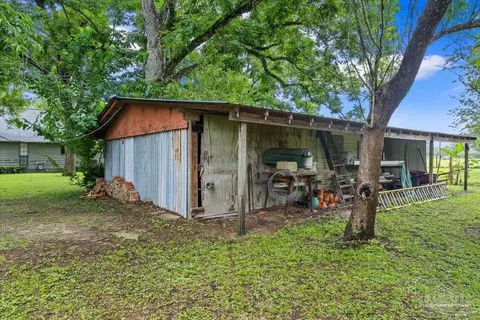 Exterior - 862 Us 90, Holt, FL 32564 photo 16 of 21