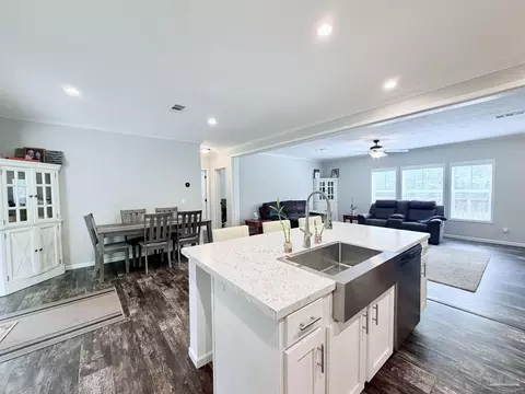 11431 Floridale Dr, Milton, FL 32583