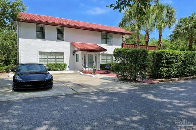 1834 W Smugglers Cove Dr, Gulf Breeze, FL 32563