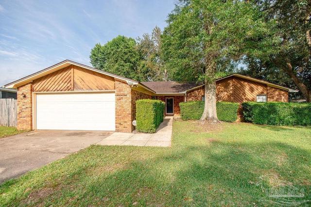 2266 Country Place Cir, Pensacola, FL 32534