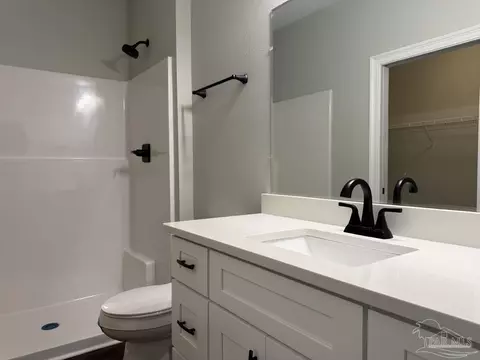 Bath - 3914 Thornton St, Pace, FL 32571 photo 3 of 7