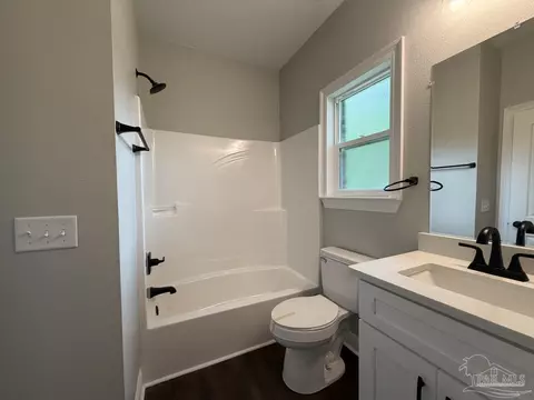 Bath - 3914 Thornton St, Pace, FL 32571 photo 5 of 7