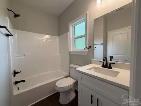 Bath - 3914 Thornton St, Pace, FL 32571 photo 6 of 7