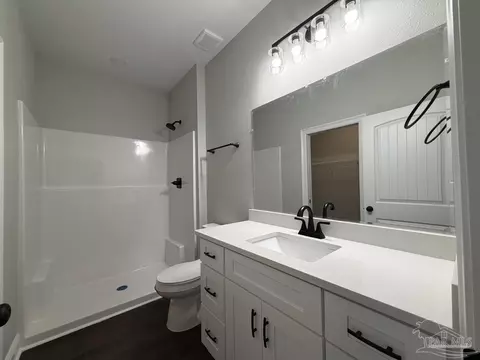 Bath - 3914 Thornton St, Pace, FL 32571 photo 2 of 7