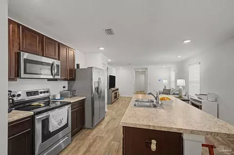 Kitchen - 4677 Integrity Ct, Milton, FL 32570 photo 2 of 5