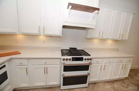 Kitchen - 6073 Buttonbrook Dr, Pace, FL 32571 photo 6 of 11