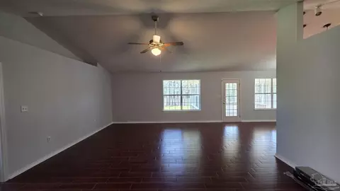 10020 Parker Lake Cir, Navarre, FL 32566