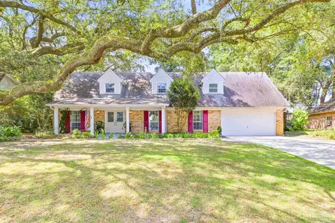 5307 Lakewood Dr, Milton, FL 32570